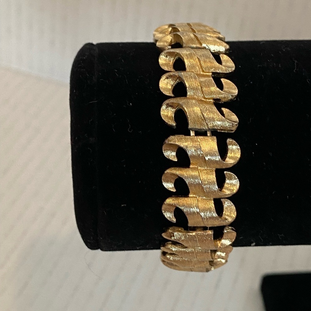 Vintage Monet Gold Tone Swirled Segmented Bracelet With Safety Clasp 7.25”